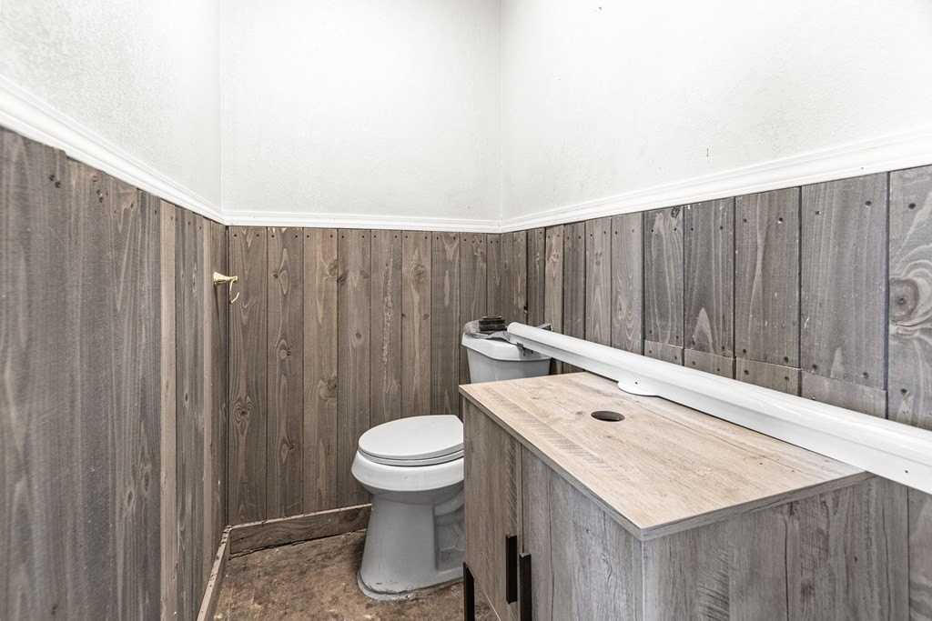 302 E 52nd St - Photo 6 of 25