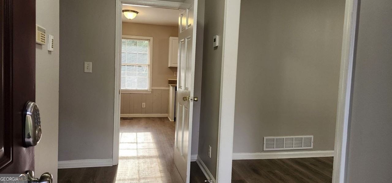 401 Barbashela Dr - Photo 5 of 47