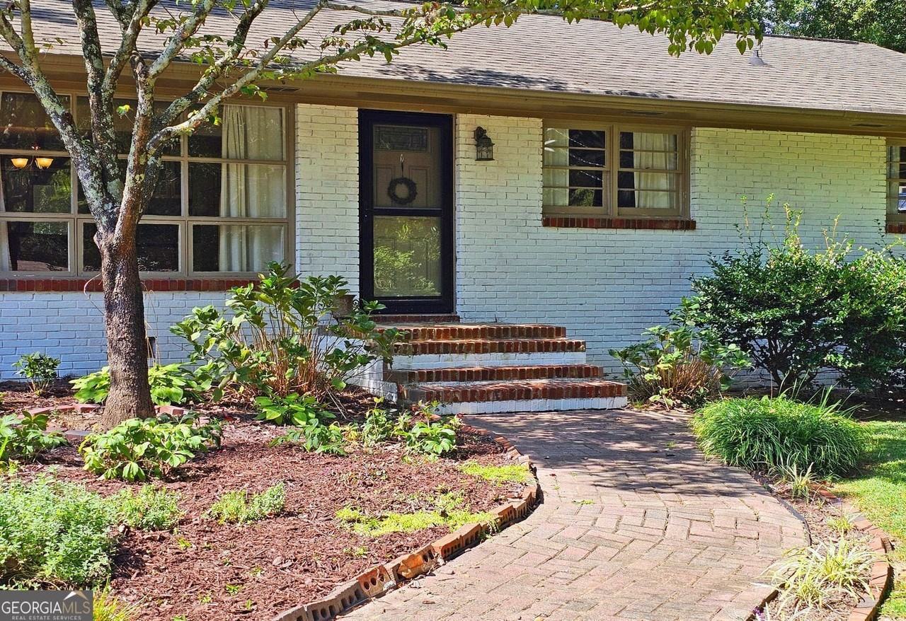 194 Kenneth Dr - Photo 2 of 22