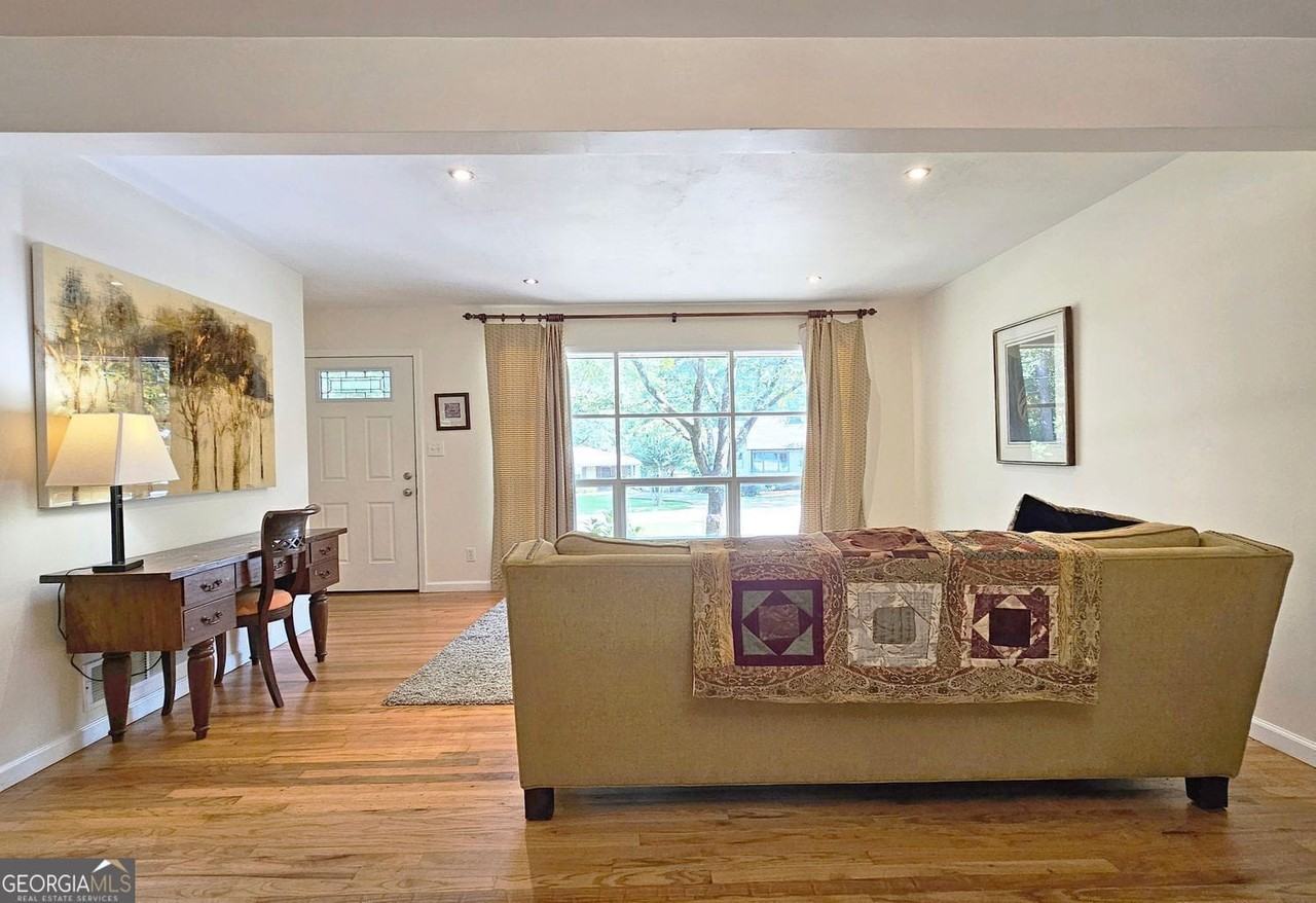 194 Kenneth Dr - Photo 3 of 22