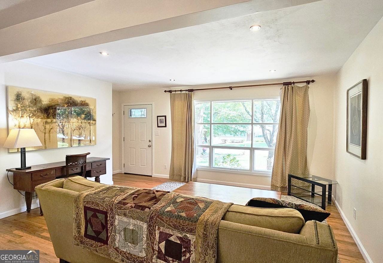 194 Kenneth Dr - Photo 4 of 22