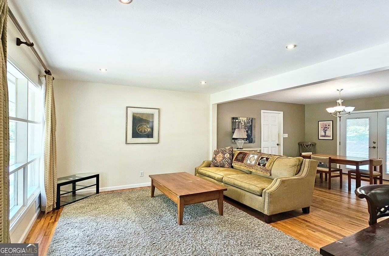 194 Kenneth Dr - Photo 5 of 22