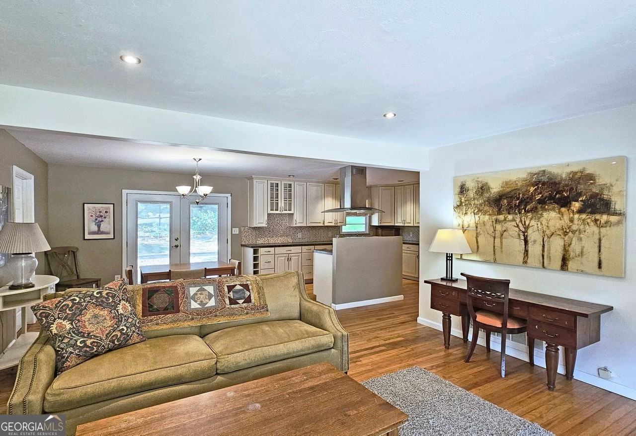 194 Kenneth Dr - Photo 6 of 22