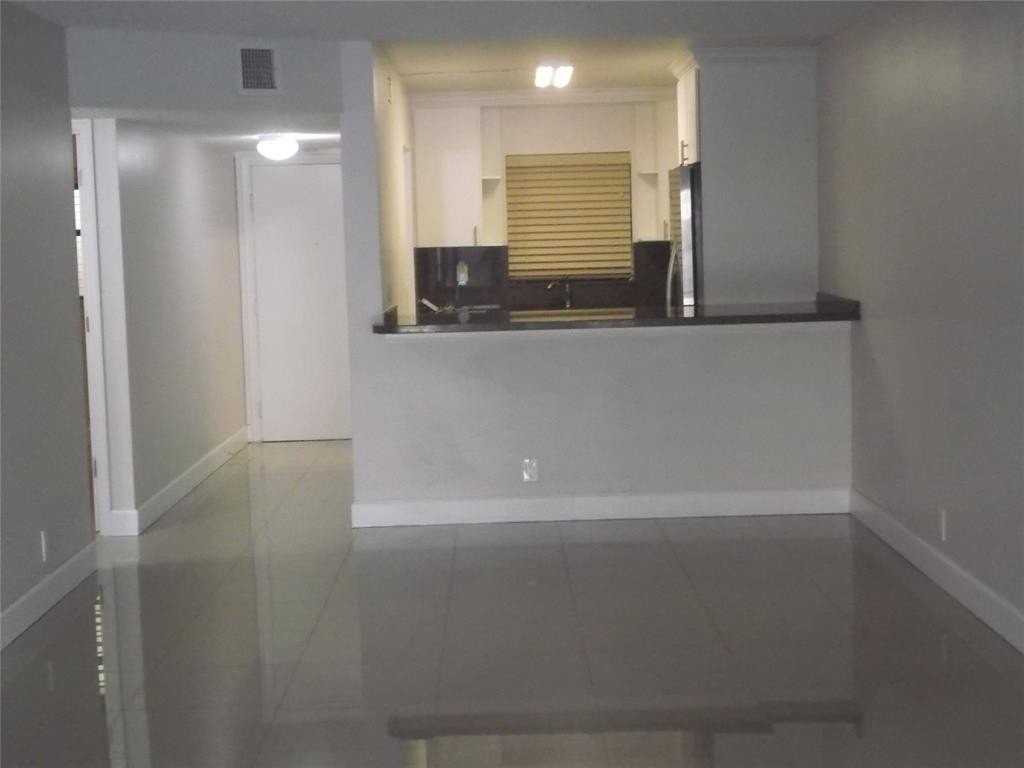 2955 Riverside Dr #103 - Photo 3 of 20