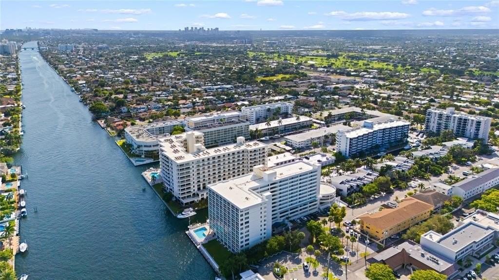 3016 Ne 49th St - Photo 5 of 31