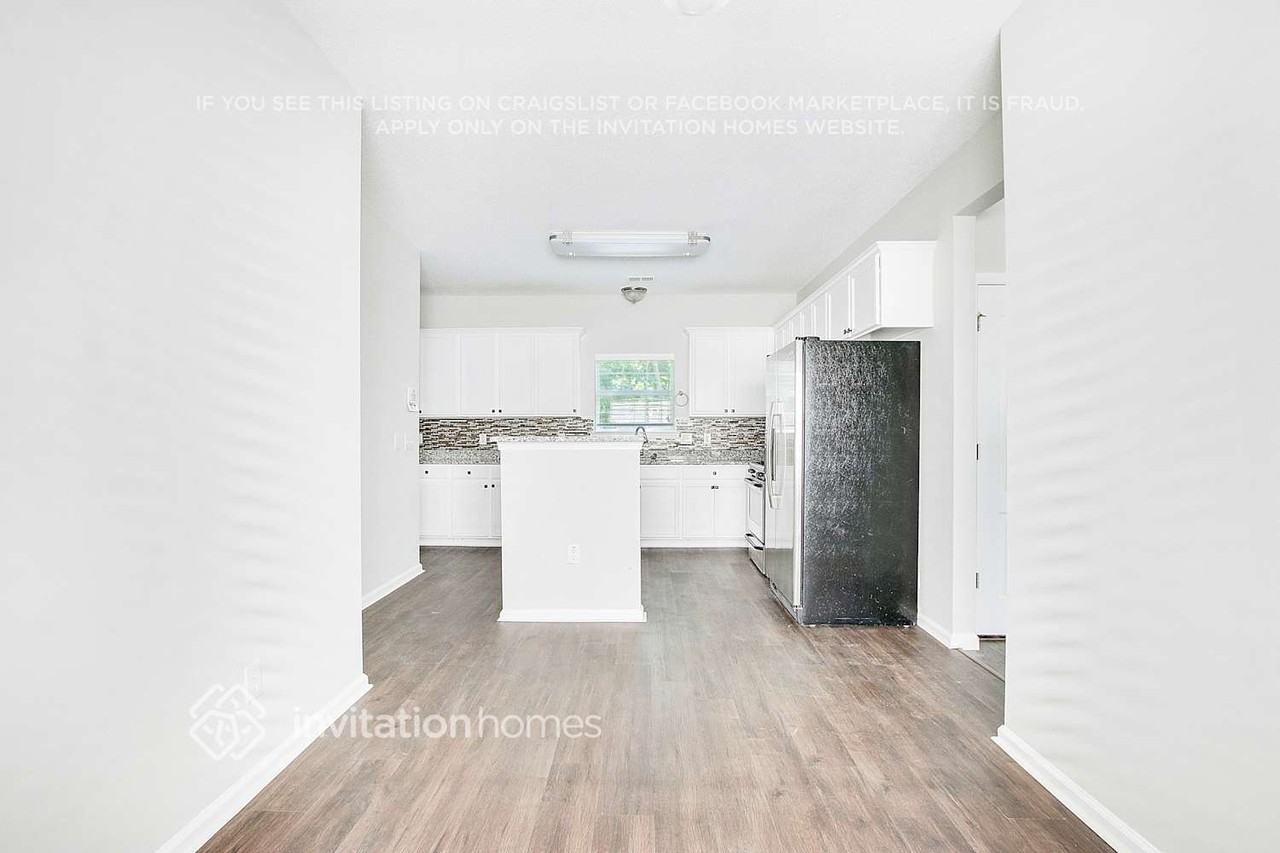 3182 Imperial Cir Sw - Photo 3 of 14