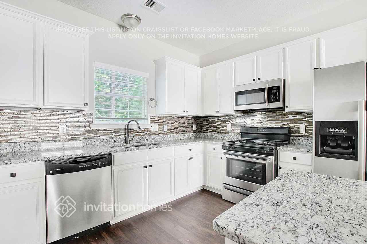 3182 Imperial Cir Sw - Photo 4 of 14