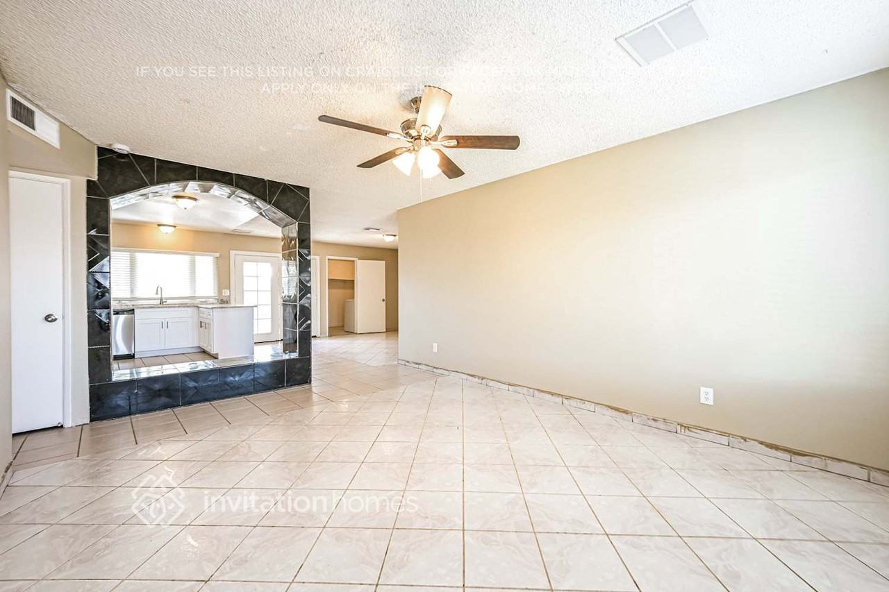 3105 N 59th Ave - Photo 7 of 17