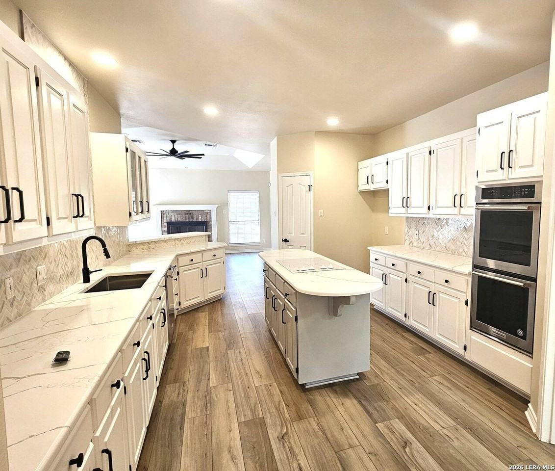 21017 Hickory Bnd - Photo 2 of 48