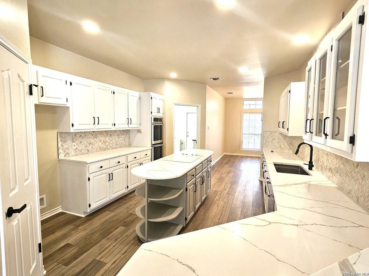 21017 Hickory Bnd - Photo 3 of 48