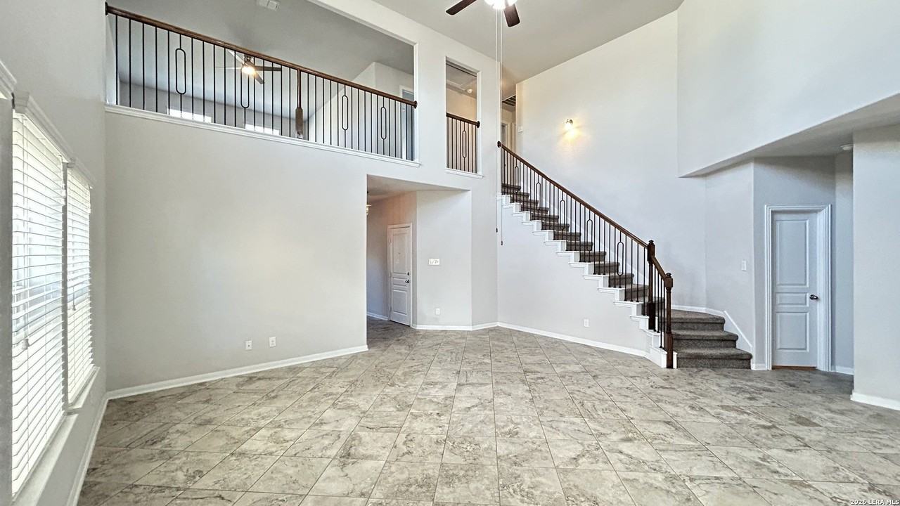 7807 Coolspring Dr - Photo 4 of 37