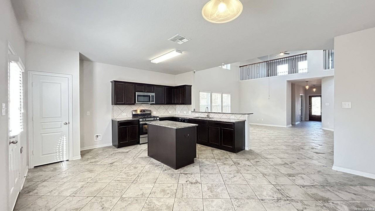 7807 Coolspring Dr - Photo 6 of 37