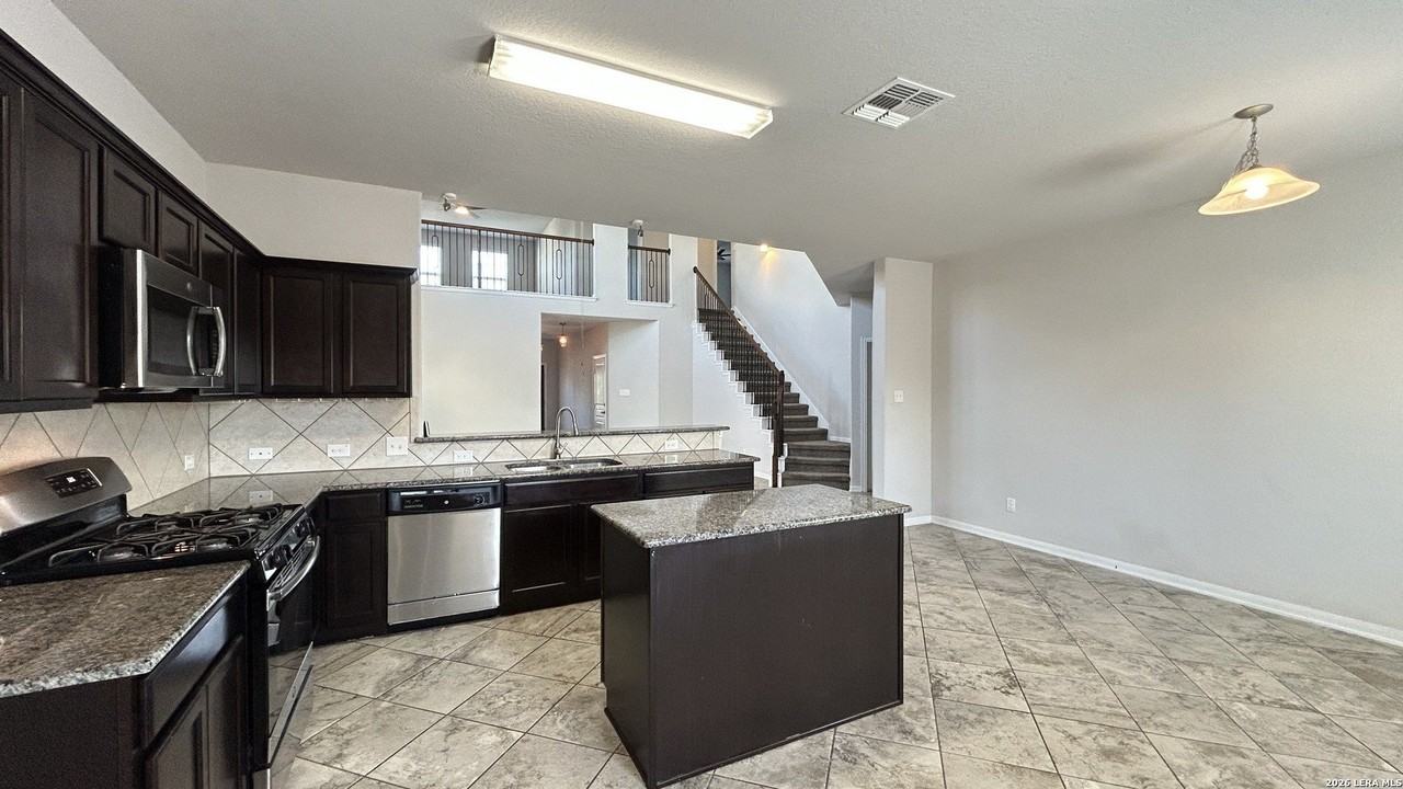 7807 Coolspring Dr - Photo 7 of 37