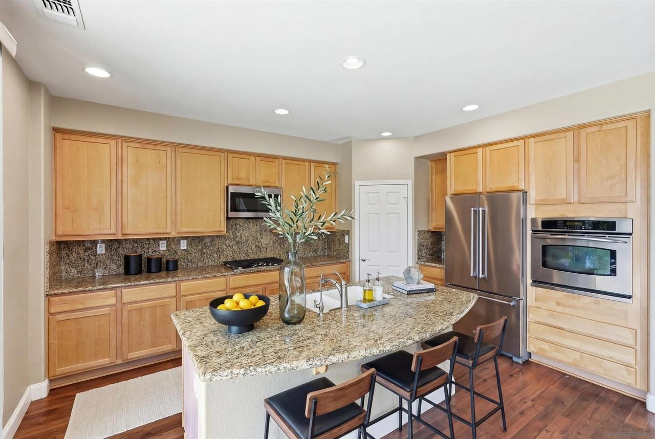 721 Hollowbrook Ct - Photo 7 of 35