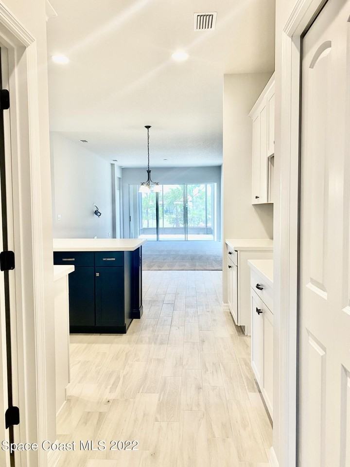 8101 Tethys Ct - Photo 6 of 33