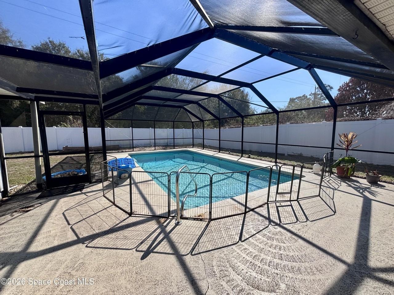 563 Karney Ave Ne - Photo 2 of 14