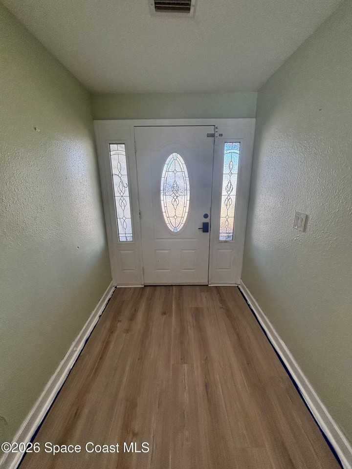 563 Karney Ave Ne - Photo 3 of 14