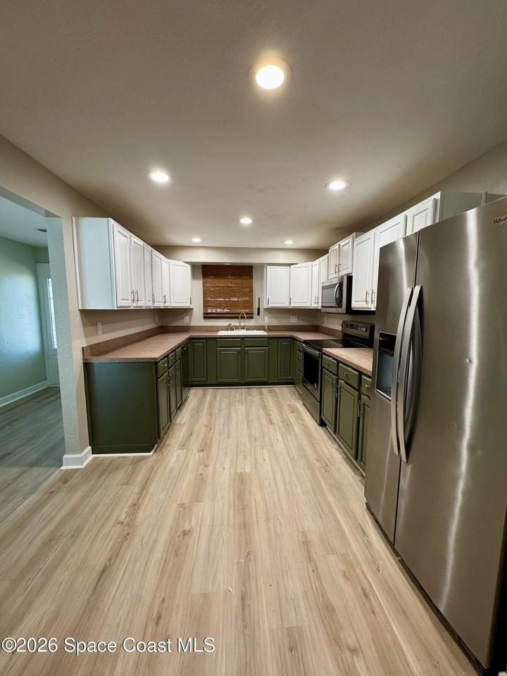 563 Karney Ave Ne - Photo 4 of 14