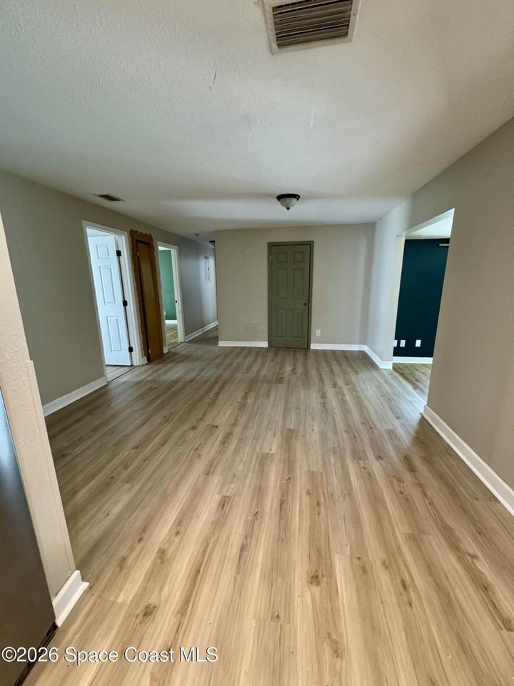 563 Karney Ave Ne - Photo 6 of 14