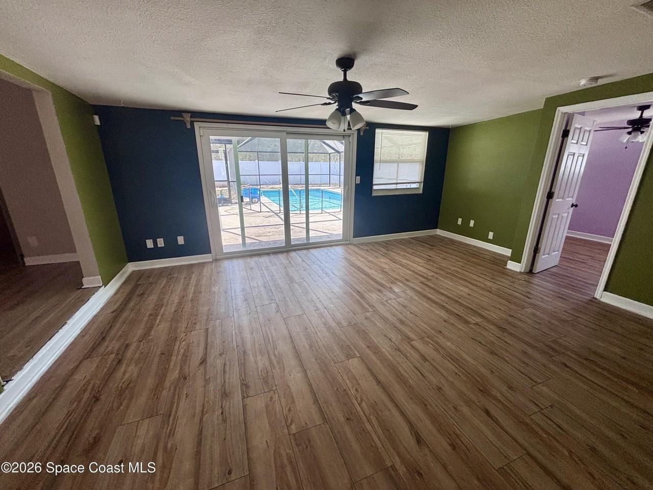 563 Karney Ave Ne - Photo 7 of 14