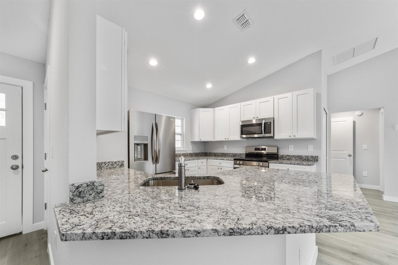 3750 Bluff Ln - Photo 6 of 21