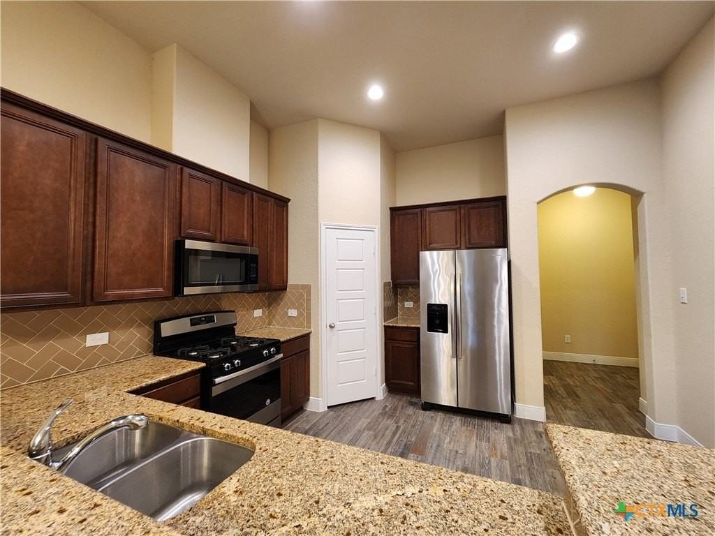 1241 Old Fm 306 - Photo 5 of 22