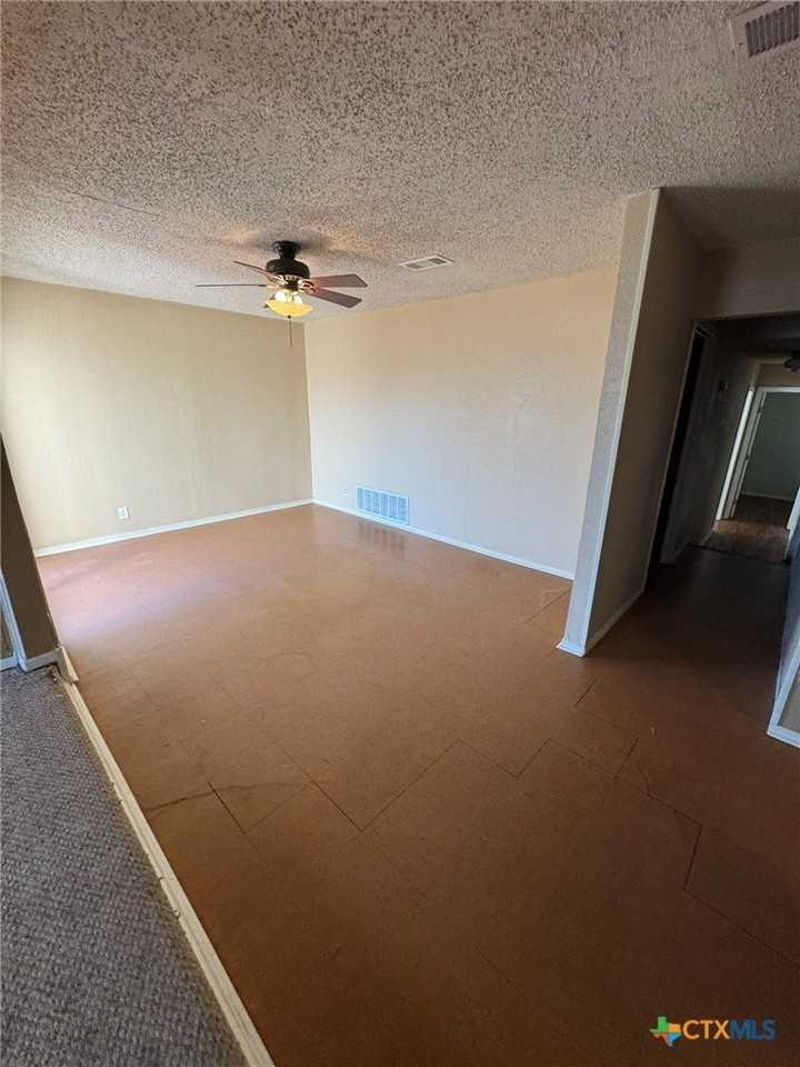 205 Wingate Ct - Photo 5 of 19