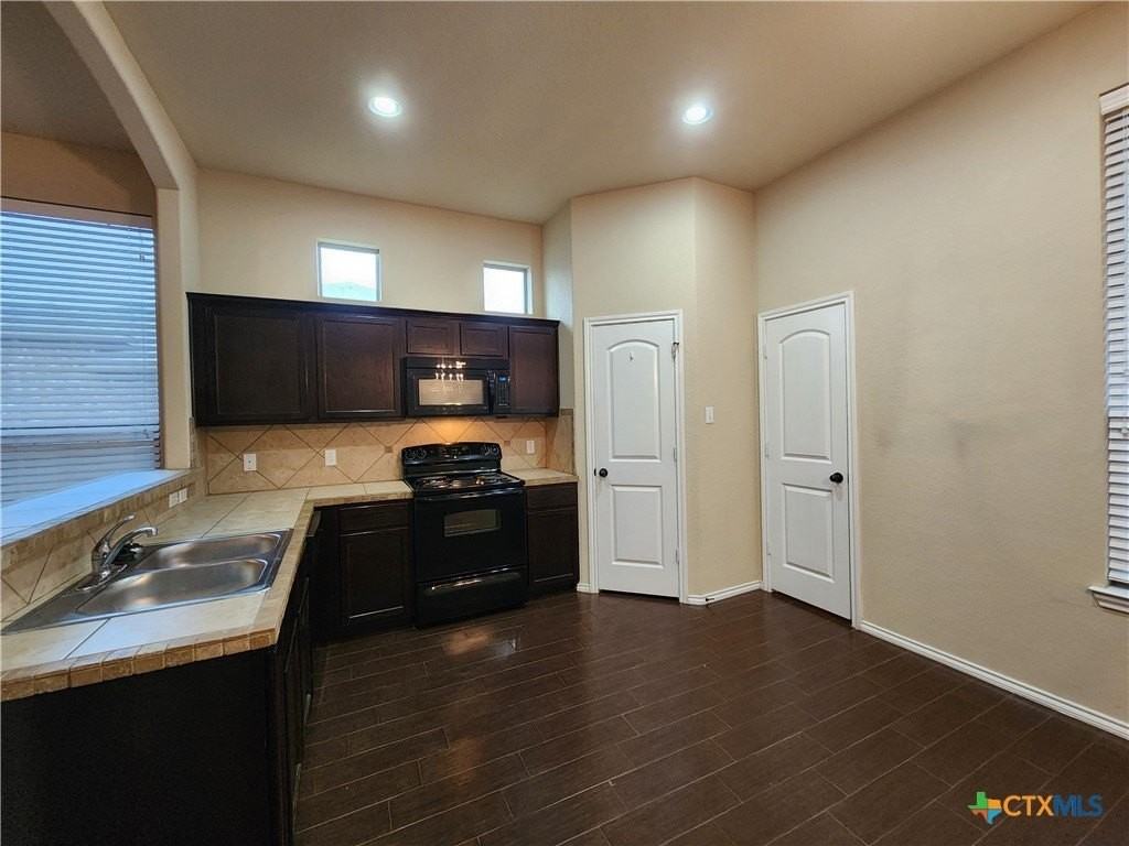 303 Rosalie Dr - Photo 5 of 18