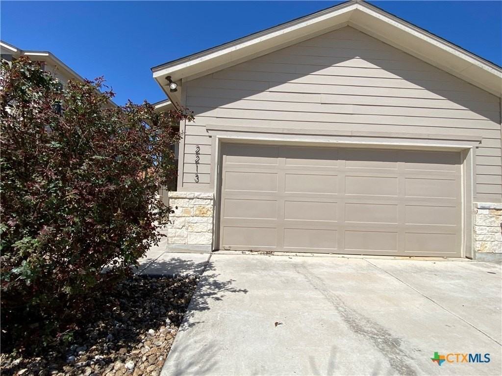 2213 Avery Vlg - Photo 2 of 31