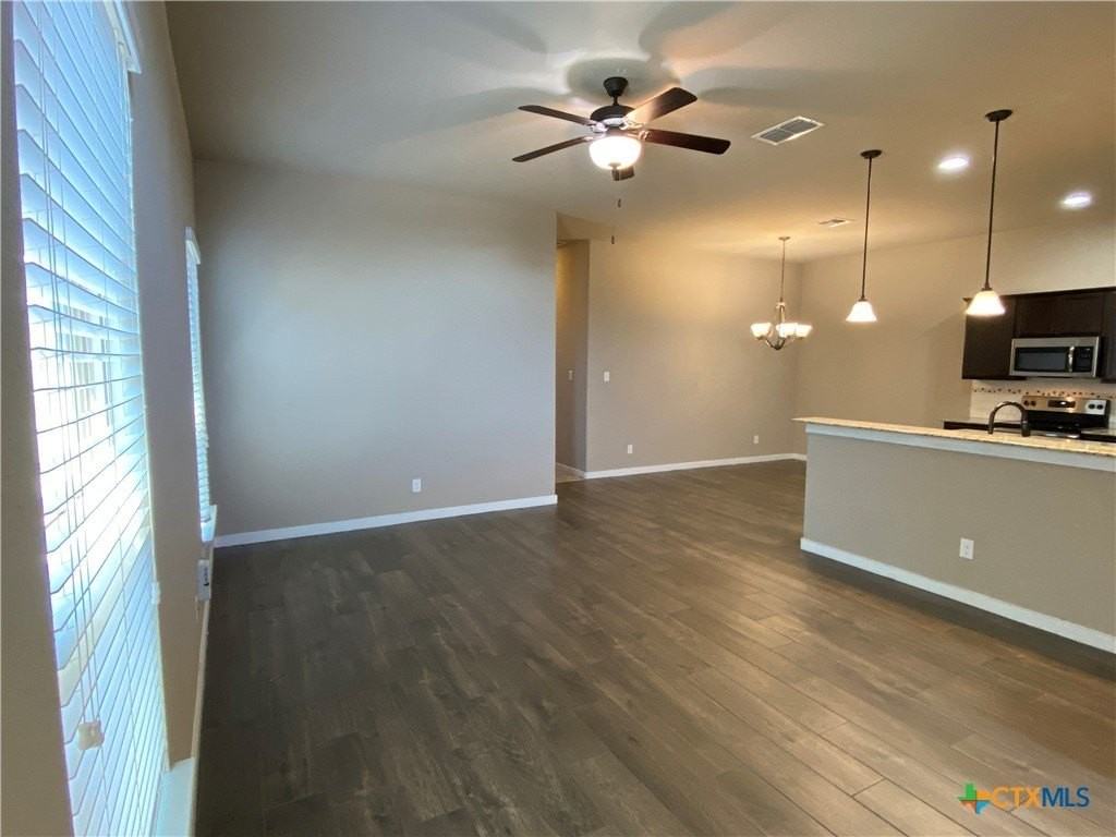 2213 Avery Vlg - Photo 3 of 31