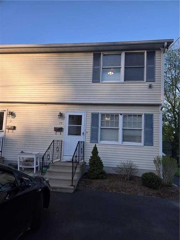 19 Berclay St Unit R - Photo 2 of 9