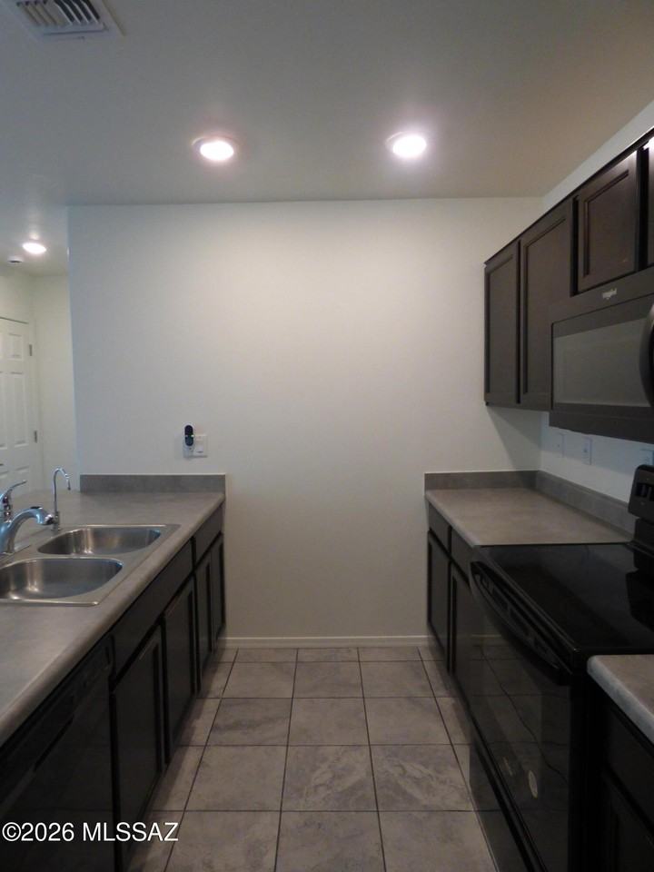 85 E Desert Manor Dr - Photo 7 of 22