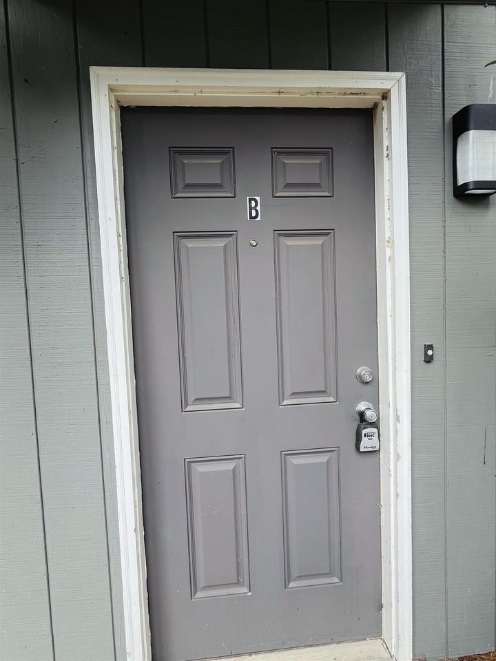 3732 Donovan Dr Apt B - Photo 2 of 12