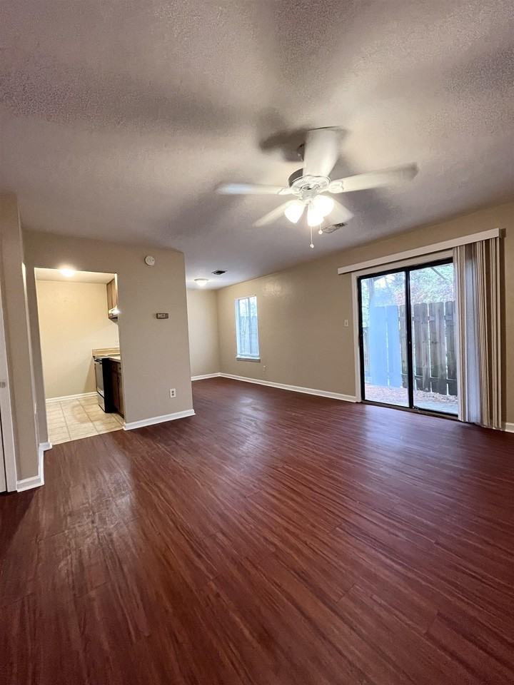 3732 Donovan Dr Apt B - Photo 3 of 12