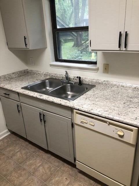 1501 Twin Lakes Cir - Photo 5 of 10