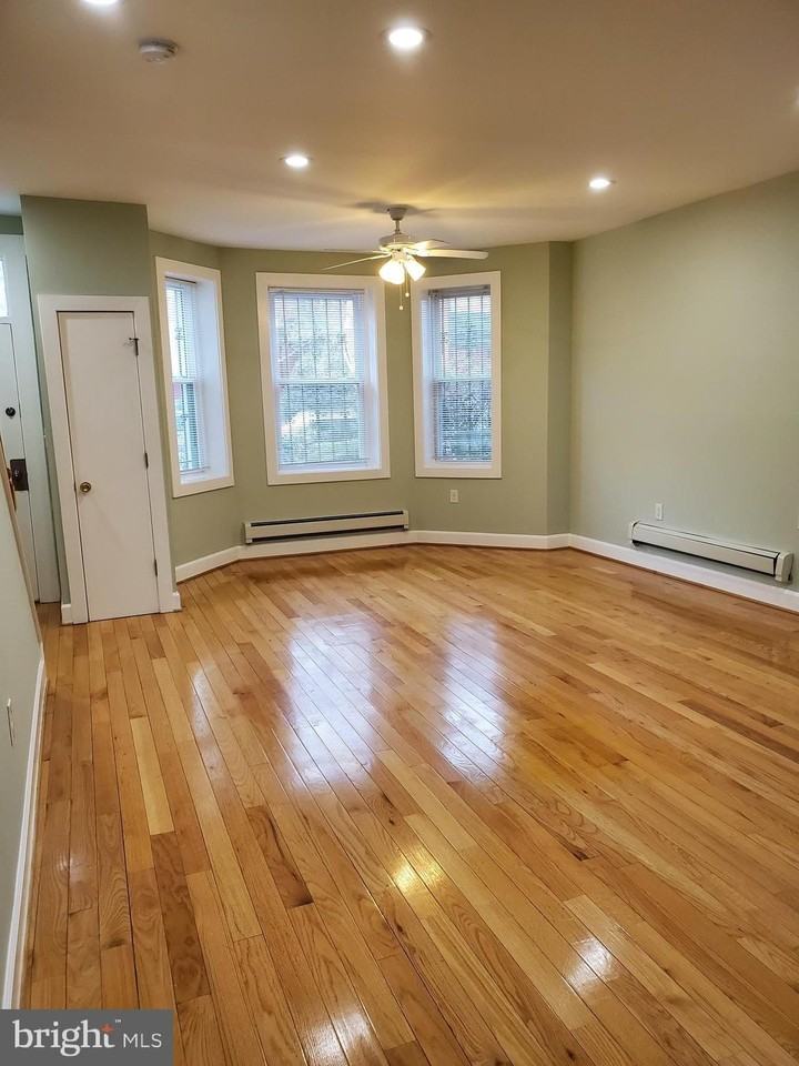 813 Q St Nw - Photo 6 of 37