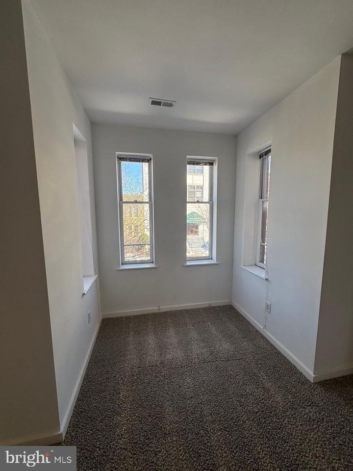 526 8th St Ne Unit 1 - Photo 4 of 15