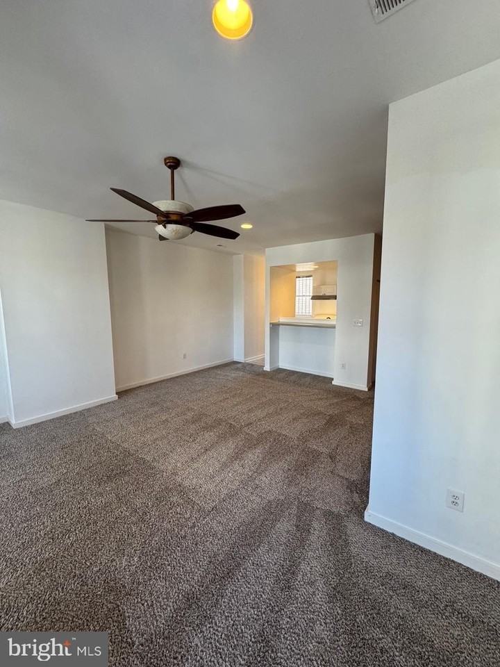 526 8th St Ne Unit 1 - Photo 5 of 15