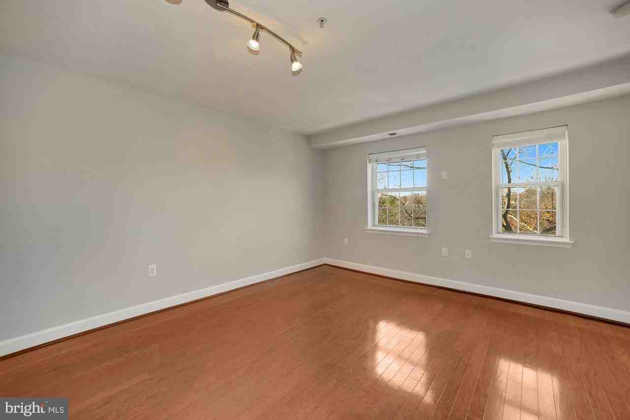 3611 38th St Nw Apt 403 - Photo 4 of 20