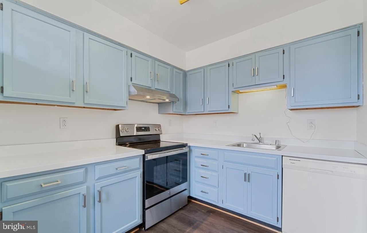 21 Holland Hill Ct - Photo 2 of 28