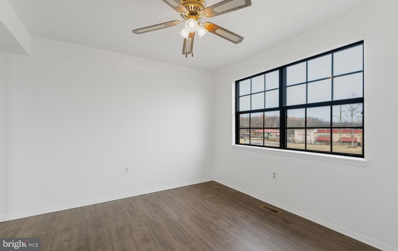 21 Holland Hill Ct - Photo 4 of 28