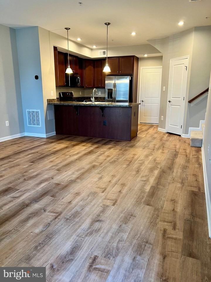 6508 Walcott Ln - Photo 3 of 22