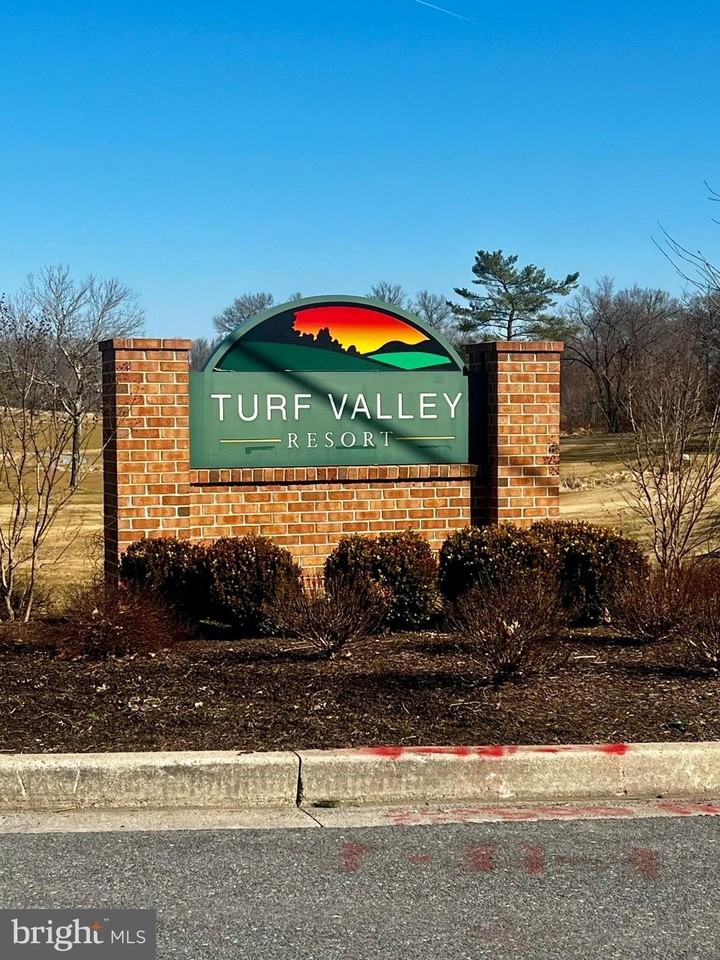 10421 Resort Rd Unit F - Photo 3 of 24