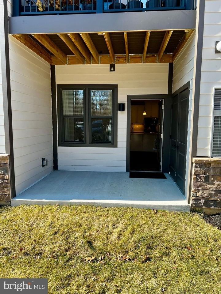 10421 Resort Rd Unit F - Photo 6 of 24