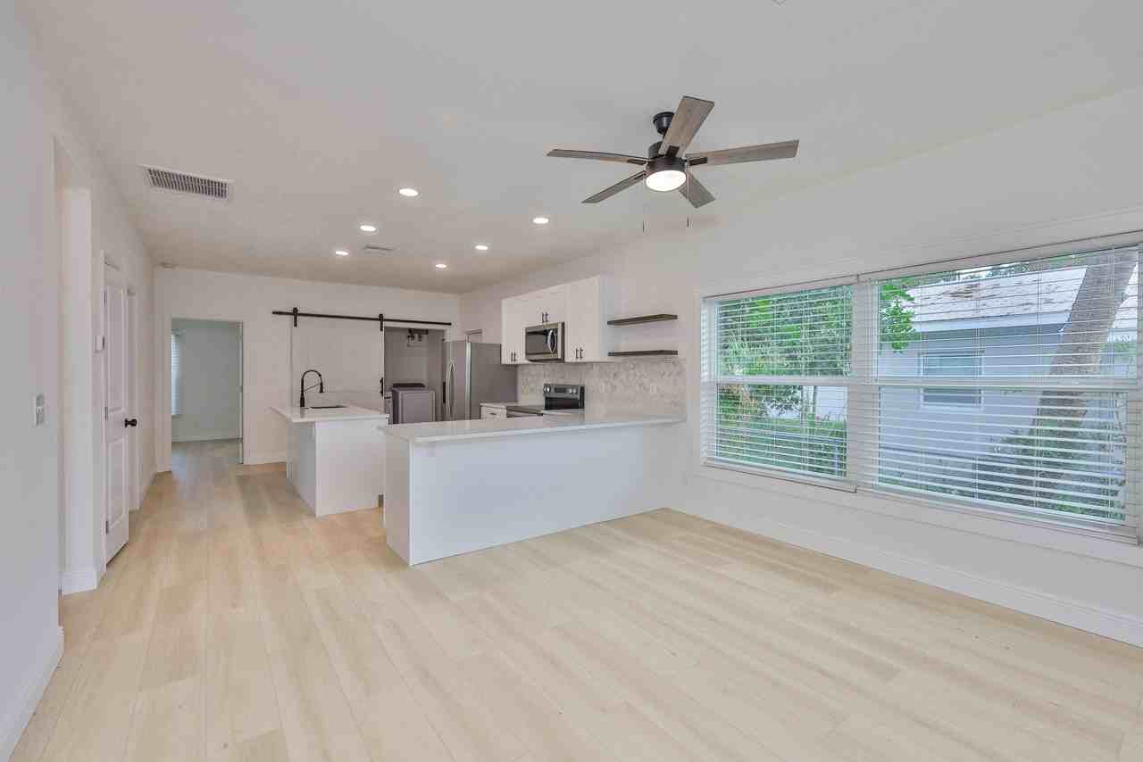 829 18th St S - Photo 4 of 39