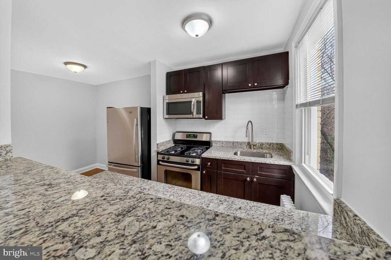 4703 Ravenswood Rd Apt 25 - Photo 2 of 14