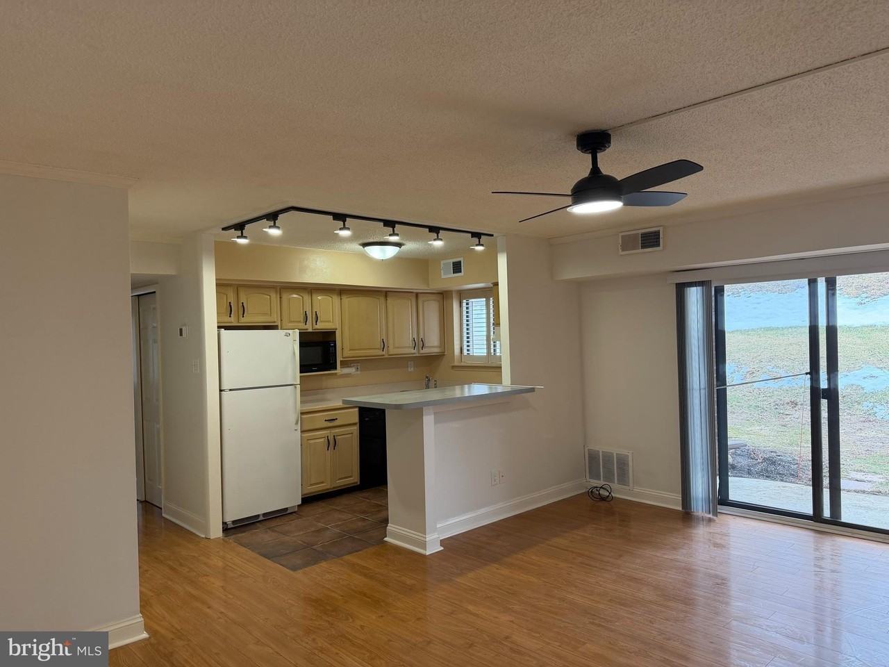 1307 Valley Dr Unit 1307 - Photo 2 of 10