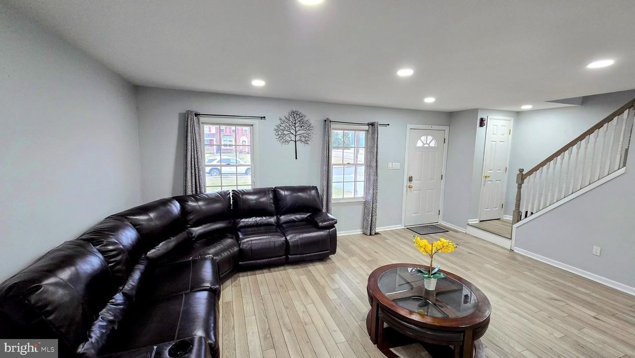 101 Ashley Cir - Photo 3 of 19