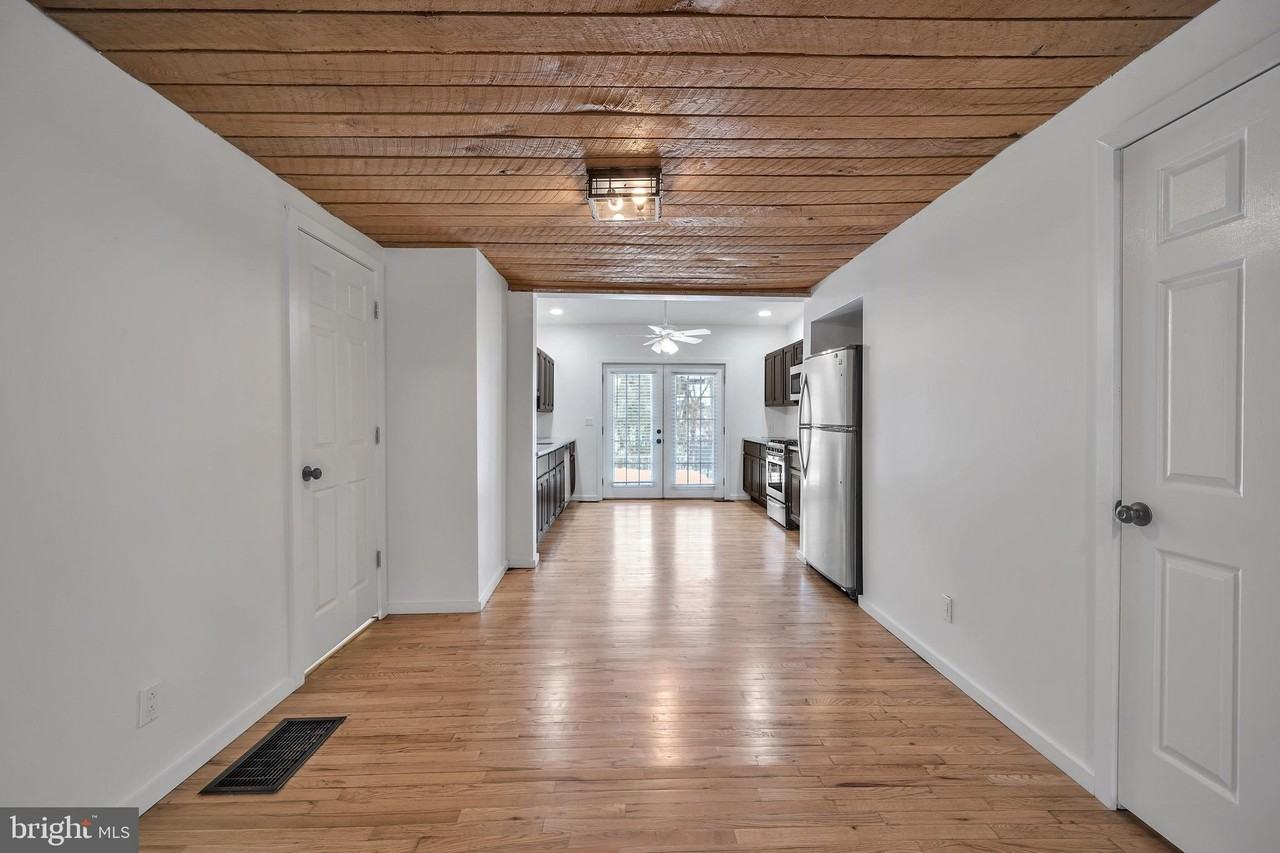 125 Ford St - Photo 6 of 22