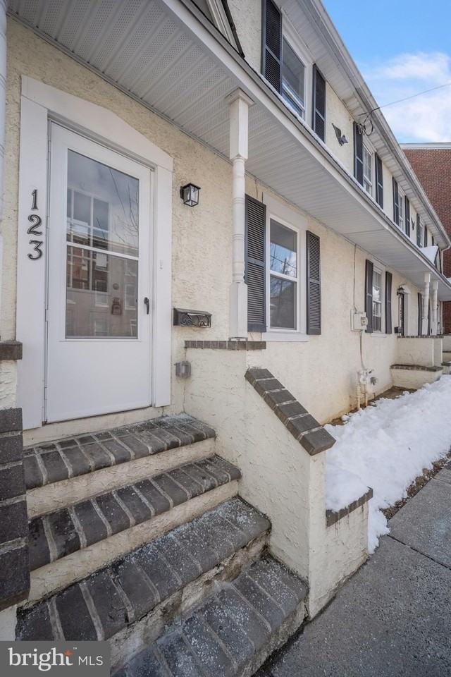 123 Ford St - Photo 3 of 27